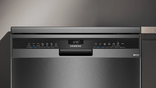 iQ300 Freistehender Geschirrspüler 60 cm Gebürsteter schwarzer Stahl mit Anti-Fingerprint SN23EC03ME