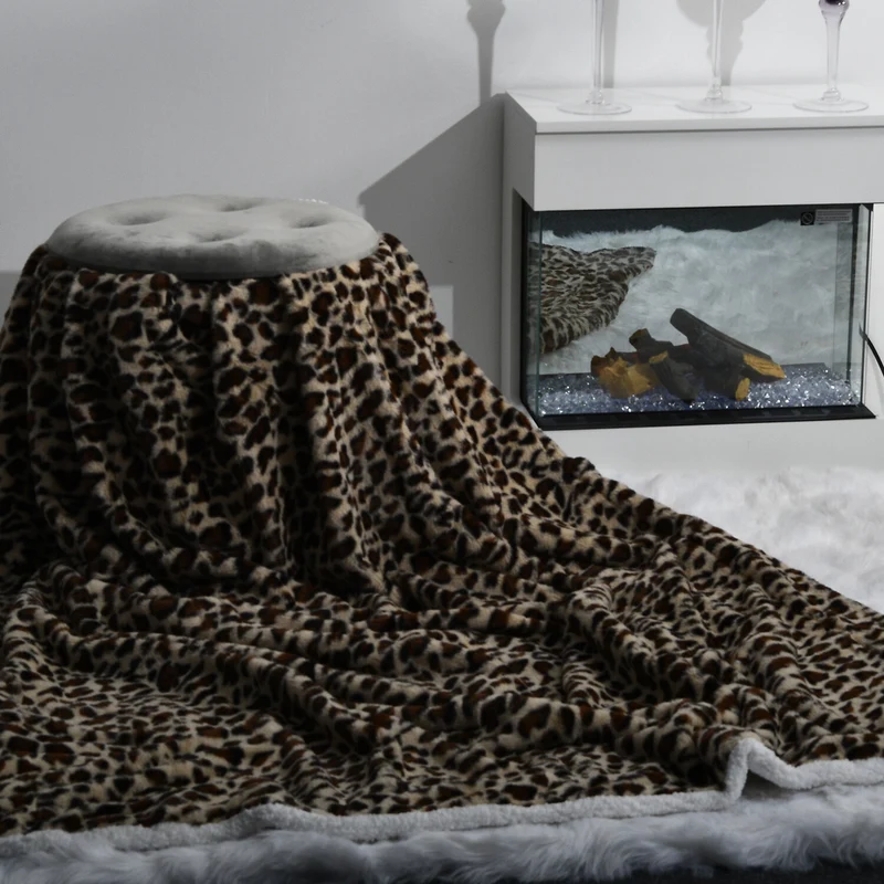Deluxe Wolkenweiche Kunstfell-Decke mit Sherpa Futter und Leoparden Motiv, 150x200cm, Leopard