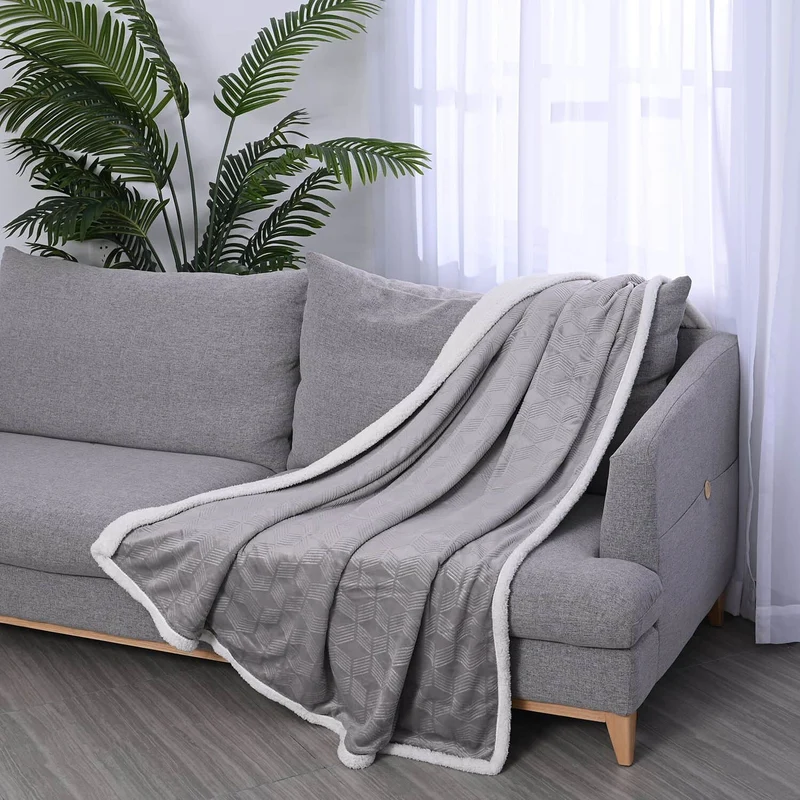 Homesmart - Superweiche flauschige Flanelldecke mit geometrisches Muster (153 x 200 cm), Grau
