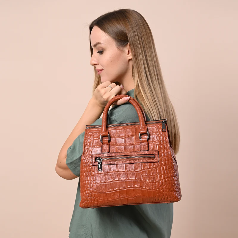 Schultertasche aus 100% echtem Leder mit Kroko-Prägung und abnehmbarem Riemen