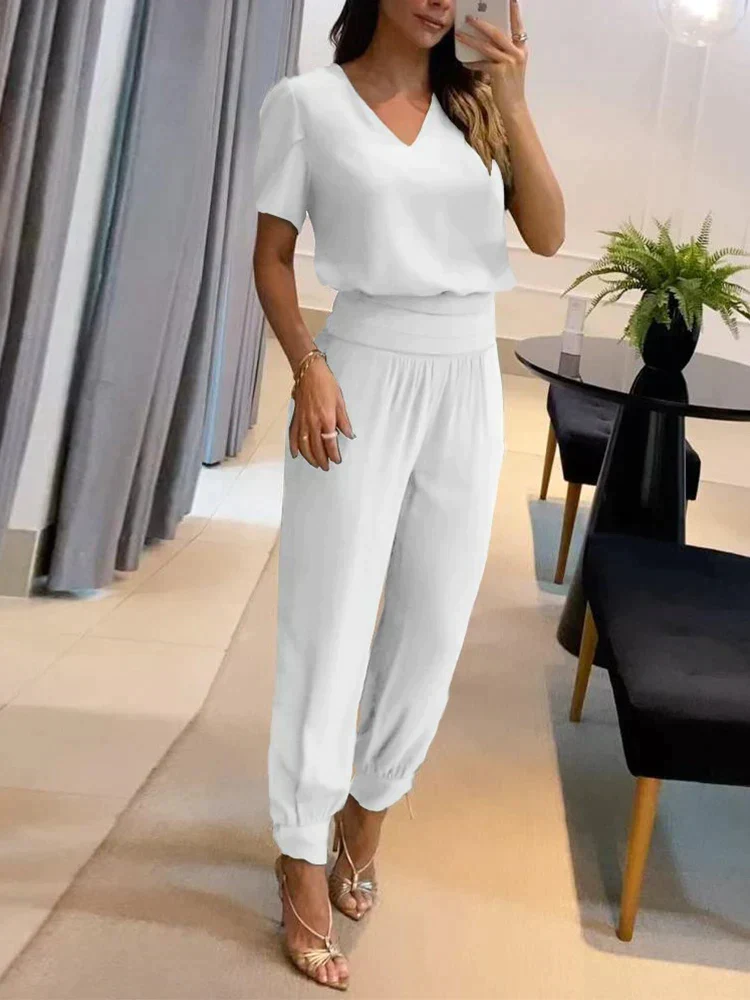 Zweiteiliges Set Aus V Ausschnitt Oberteil Und Kurzer Hose Für Damen | Formell